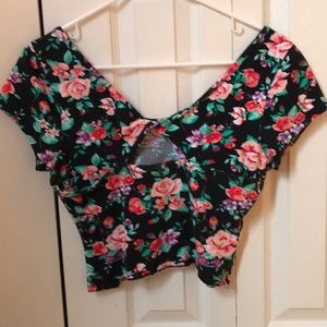 Ultra Flirt Tops - Cute floral cropped top🌷 Ultra Flirt Tops - Cute floral cropped top🌷